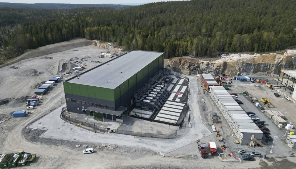 Det nye bygget blir nesten identisk som det allerede eksisterende samlokaliseringsbygget på bildet og vil reises på tomten i bakgrunnen. Det nye bygget blir nesten identisk som det allerede eksisterende samlokaliseringsbygget på bildet og vil reises på tomten i bakgrunnen.