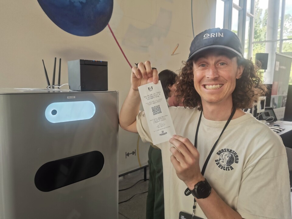 Grin er et spennende selskap som vi har omtalt i Elektronikk ved tidligere anledninger. De har utviklet løsninger for gjenvinning og pant for forskjellige typer forbruksartikler. En av de spennende kundene de har i dag er en nederlandsk restaurantkjede, der gjestene betaler pant for emballasjen hvis de tar med seg mat, og får tilbake penger i form av en pantelapp når de returnerer emballasjen. – Kunden scanner emballasjen, putter den i returautomaten og får skrevet ut en tilgodelapp. Deretter blir emballasjen brukt om igjen, forteller Trym Nordgaard. Markedet er potensielt kjempestort, ikke minst i lys av nye og kommende miljøkrav. Blant annet har Nederland allerede implementert EUs foreslåtte forbud mot engangsemballasje.