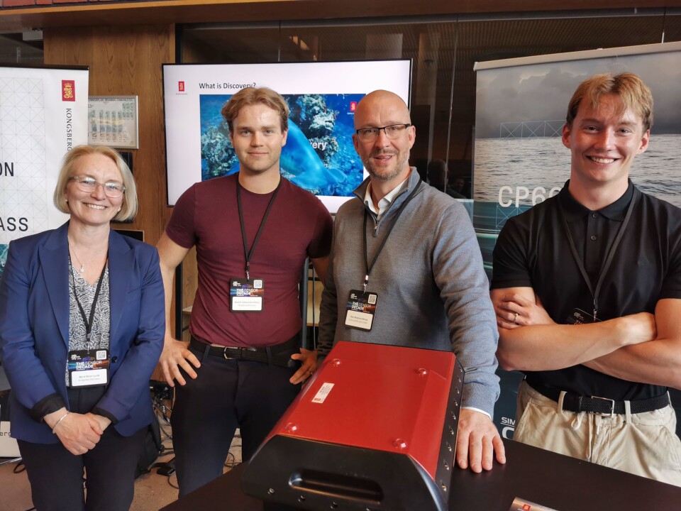 Satser på samarbeid: Kongsberg Discovery er en viktig pådriver for samarbeid i industrien, og ikke minst satsingen på et nytt SFI. Her fra utstillingen; F.v. Berit Floor Lund, Martin Johannes Nilsen, Olav Magnus Berge og Kristian Gulaker.