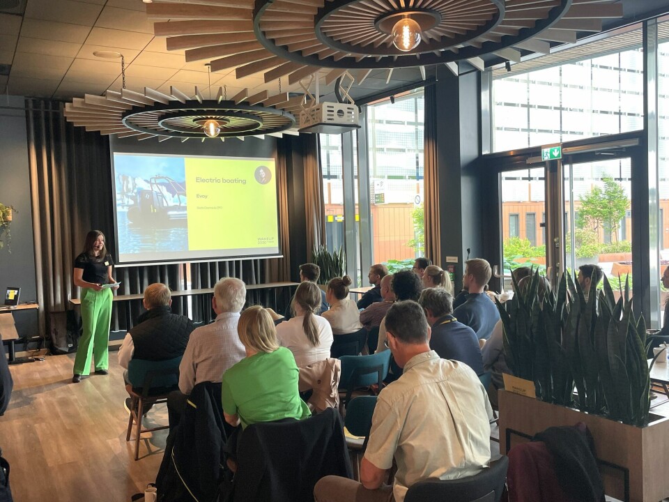 I Bergen fortalte Evoy ved Beate Therese Solheim Gronnevik om elektrifisering av båtmotorer for et engasjert publikum. Foto: Inventas