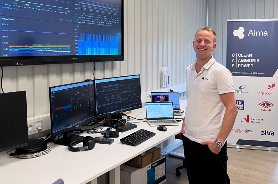 Heine Rotneim, produksjons- og testingeniør i Alma Clean Power, leder testingen ved Energy House.
