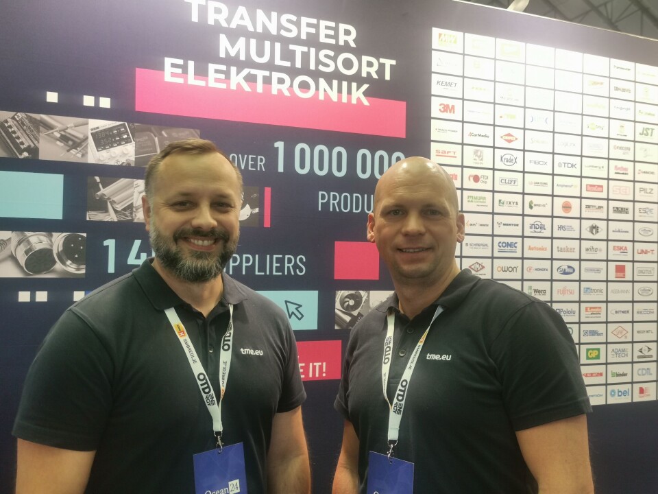 Elektronikkdistributøren TME får god respons i det norske markedet, ifølge Michael Sliukiewicz (t.v.) og Marcin Ciszewski.
