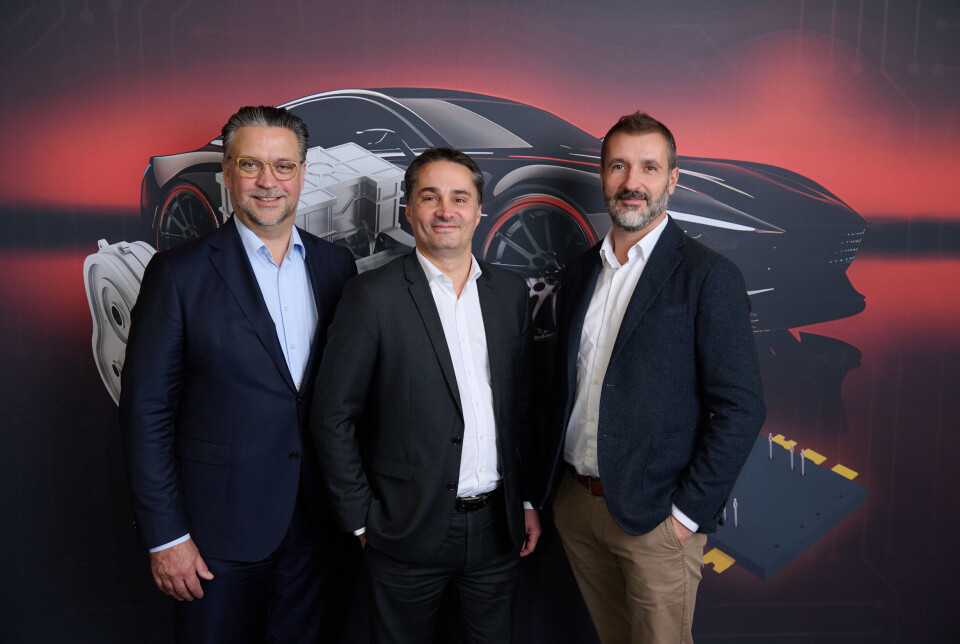 Valeo og ROHM utnytter sine kombinerte styrker og intensive utveksling for å oppnå høyytelses drivlinjer. Nicolas Gelez, Valeo (til høyre), Christophe Chevalier, Valeo (i midten) og Wolfram Harnack, ROHM Semiconductor GmbH.