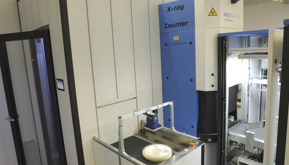 SmartTecs egenutviklede lagersystem for komponenter, smartPrologic, stakk av med innovasjonsprisen under fjorårets productronica. Komponenter kan mates inn automatisk, og like automatisk telles i en røntgenmaskin, før pakningene merkes med 2D strekkode og lagres ved hjelp av et patentert system på rett hylle i det kompakte, men utbyggbare lageret.