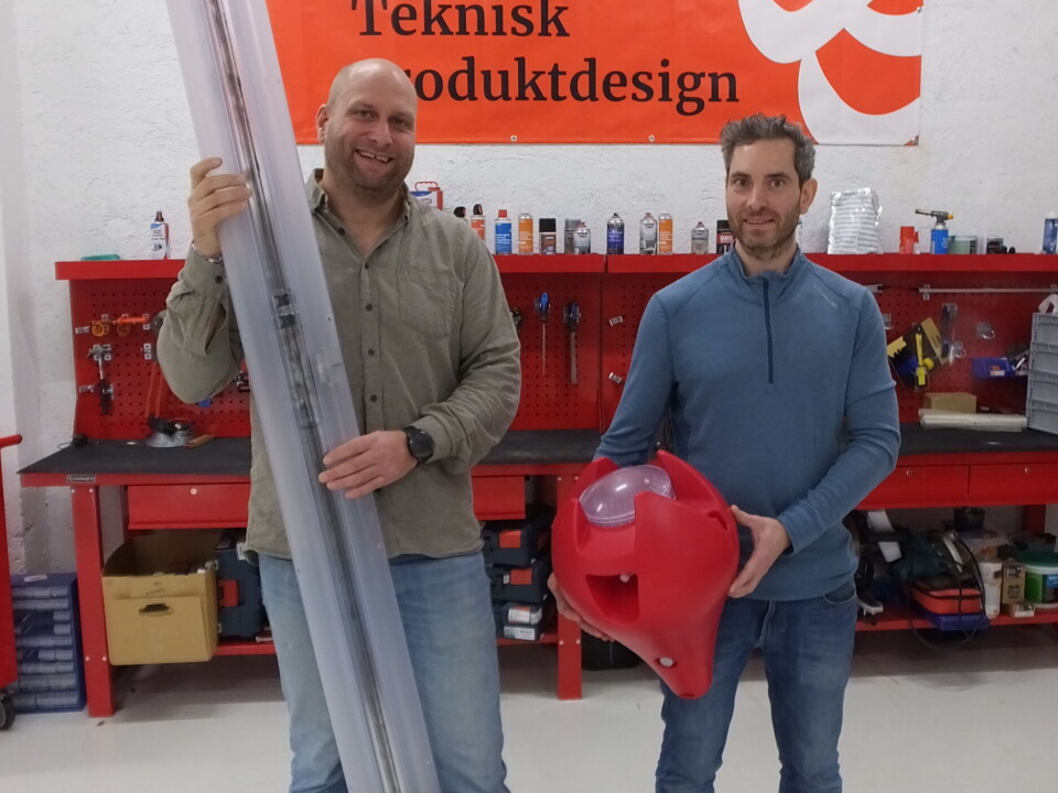 Designmetodikk og produktutviklingsledelse er grunnleggende for å ta frem kvalitetsprodukter som også er produserbare og har riktig pris, ifølge Snorre Hernæss og Lars Rimmereid i HUGG AS. Selskapet har bred erfaring innen produktutvikling – fra kapslinger til komplette systemer. Her viser de frem en lysstav for Blue Lice og en smartbøye fra Smart Ocean. Men de fleste prosjektene er hemmelige, får vi vite.