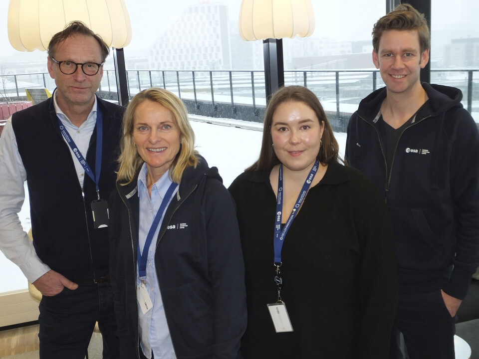 Ønsker norske bedrifter og teknologi velkommen i ESA-familien: F.v. ESA Norway-ambassadør Nils Haga, kommunikasjonssjef, Linda Bay, forretningsutvikler, Oda Rønning Danielsen og leder av ESA BIC Norway, Jo Bjørnstad.
(Illustrasjon forside: ESAs Artemis-satellitt)