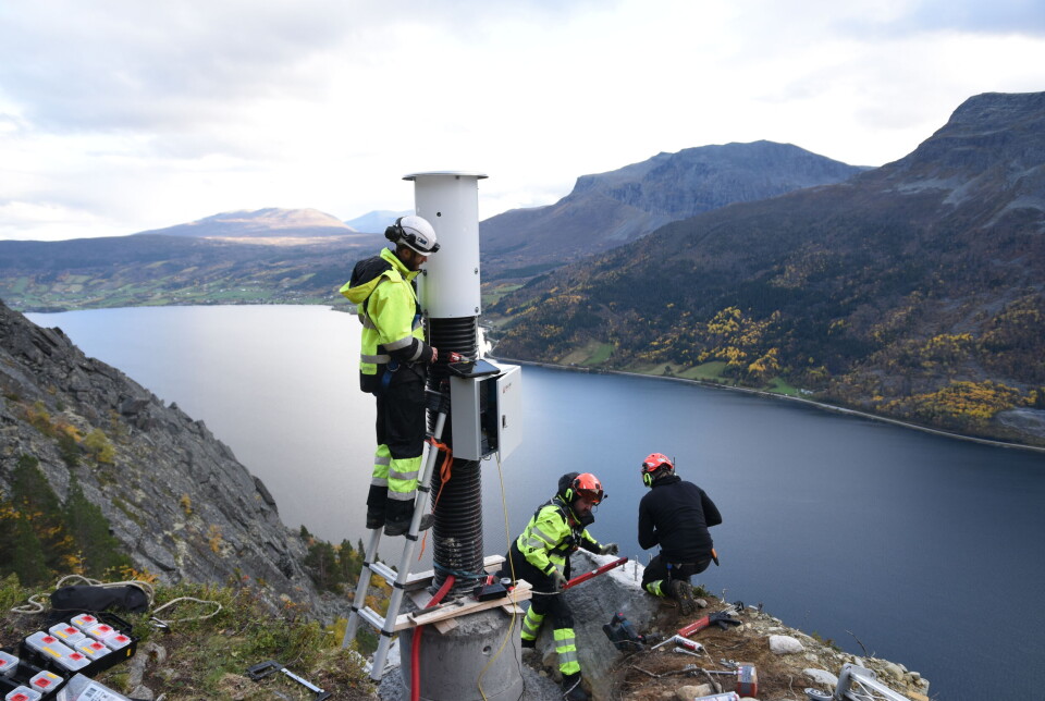 Et større fjellskred fra Skutshorn kan skape en flodbølge på 37 meter i Vangsmjøse. NVE har satt fjellpartiet på kontinuerlig overvåking.