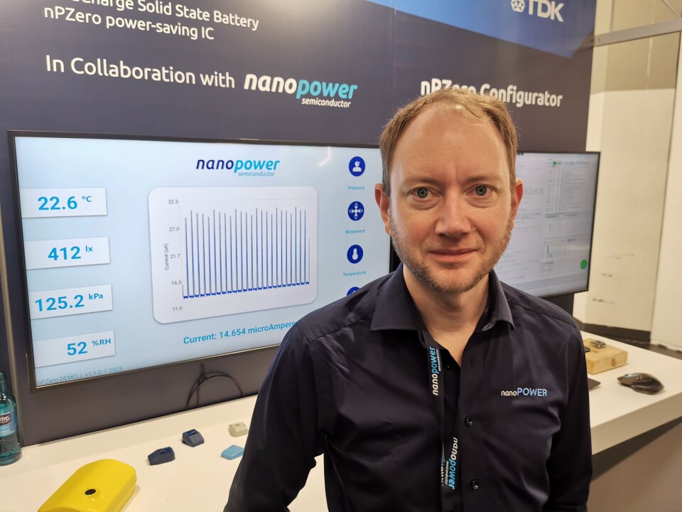 Torbjørn Øvrebekk, som her demonstrerer konfigurering av nPZero-brikken i et energihøstingssystem, har bl.a. 15 års erfaring som ansvarlig for kundestøtte hos Nordic Semiconductor. – Det blir nok mitt ansvar at kundene får gode svar og oppfølging hos Nanopower Semiconducter, sier han.