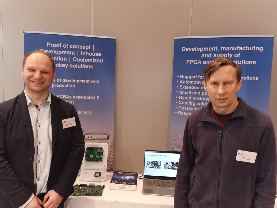 Trenz er et nytt bekjentskap, som produserer mikromoduler basert på FPGA. – Vi tilbyr ulike kort med ulike FPGA-leverandører. Kunden kan kjøpe en ferdig modul, og selv designe sin applikasjon på den. Den eneste tilpasningen er å lage de aktuelle grensesnittene som trengs, forklarer utviklingsingeniør Vitali Tsiukala (t.v.). – Her får kunden en komplett, fleksibel og fullt integrert løsning som kan gå rett inn i et sluttprodukt, forteller teknologidirektør Antti Lukats. Disse plug & play-kortene koster fra 50 euro og oppover. – Vi har fått noen kunder allerede, og kommer tilbake neste år!