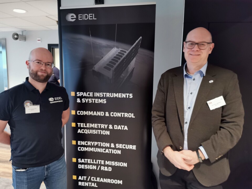 Eidel var på plass for å vise seg frem i bransjen, her representert ved Alexander Høiberget (t.h.) og Anders Lerum Alme. – Det er viktig å gjøre seg kjent med kunder, leverandører og potensielle kandidater, understreker Høiberget. Selskapet har de ti siste årene fokusert stadig mer mot romfart og forsvar, og har vært involvert i spennende prosjekter som Longmuir-probe for UiO (skutt opp og montert på ISS i 2023), og inngikk i fjor kontrakt med et fransk selskap om satellittinstrumenter for måling av romvær.