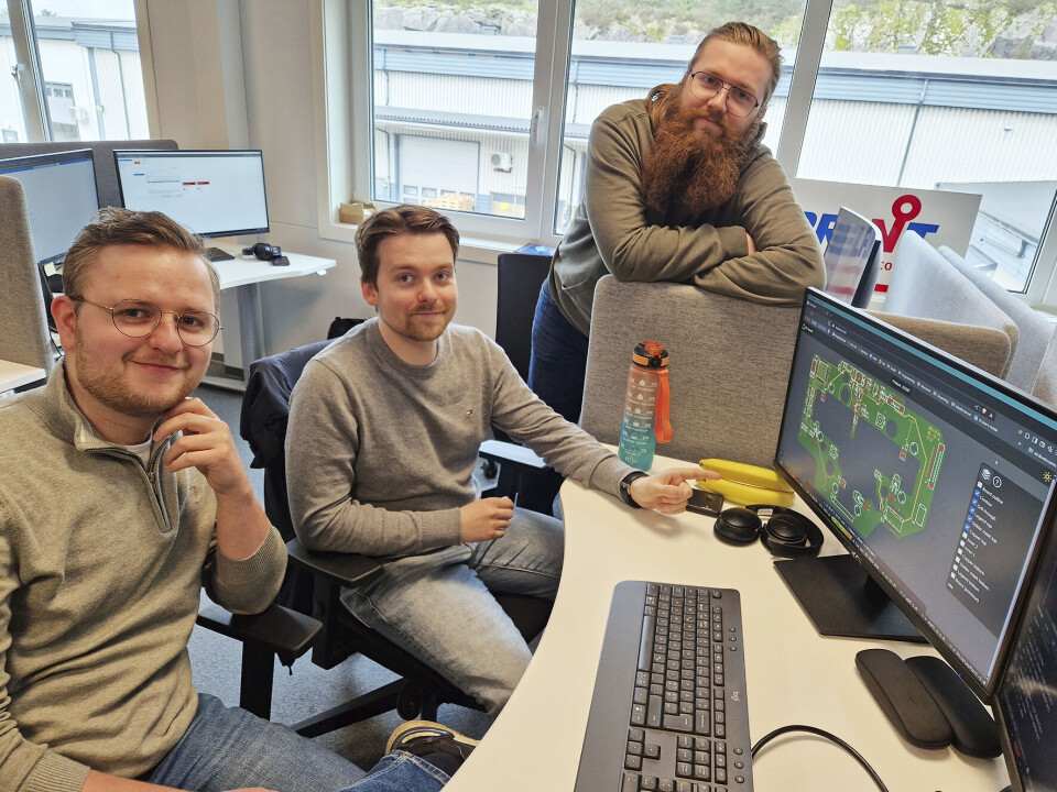 Tre bachelorstudenter har lagt grunnlaget for fremtidens nettbaserte Macaos, i form av en fungerende grafisk demonstrator: F.v. Thomas Troy, Bjørn-Sigurd Sælevik Fjose og Sivert Sætre. – Det var en utfordrende oppgave, men vi storkoste oss med programmering og hadde mye gøy underveis, sier de tre til Elektronikk.