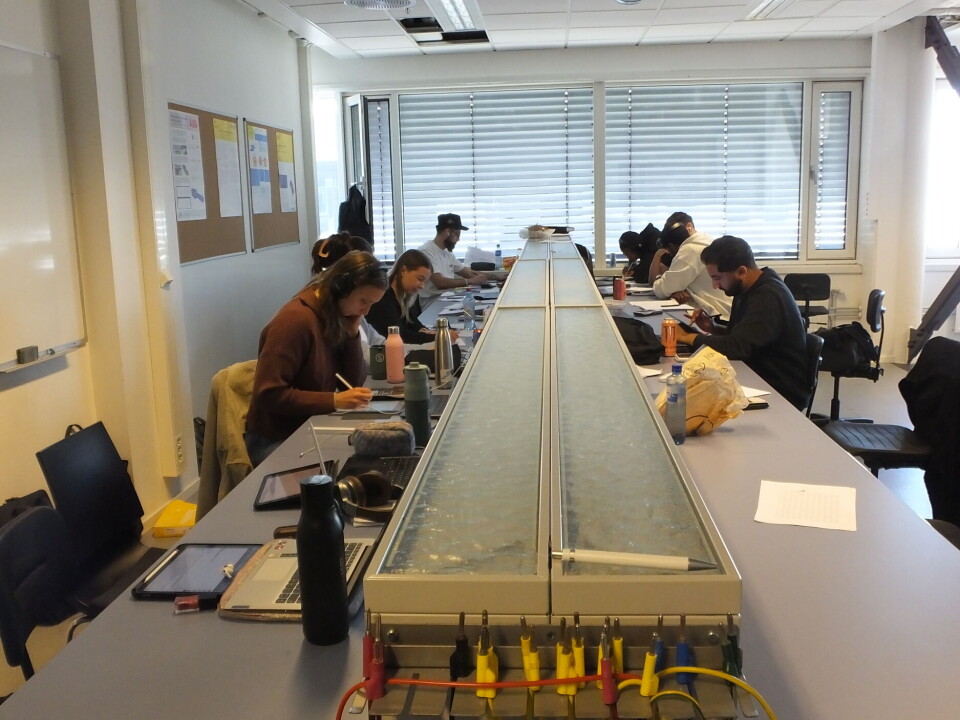 Studentlaboratoriet Noden er åpen for studentene hele dagen, og har godt med utstyr tilgjengelig. Ifølge faglig leder for elektronikk, Ola Jetlund, har tilstedeværelsen på campus økt betydelig.