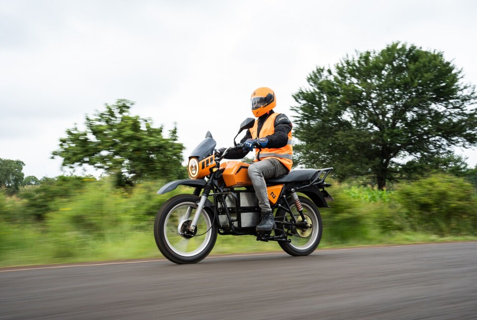 en svensk gründer fikk idéen til en elektrisk motorsykkel, etablerte Roam Electric og reiste til Kenya og bygget fabrikk.
