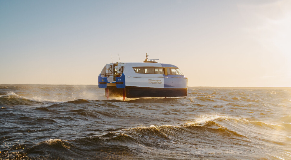 Fordelen med å kjøre på hydrofoiler, eller «vinger» under vannet, er en ekstrem reduksjon i friksjon, og dermed langt høyere energieffektivitet – og ikke minst fart – enn tradisjonelle båter. Med tanke på energisparing og ladetid kan det være godt nytt for driftskostnadene. Konseptet P-12 fra Candela skal nå være interessant for flere strekninger i Norge, ifølge selskapet.