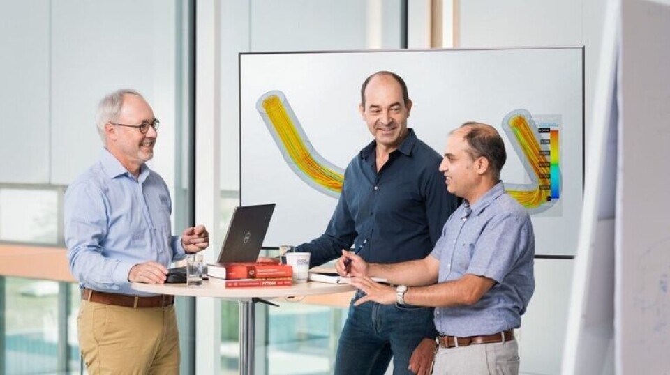 Dr. Wolfgang Drahm (til venstre) og Dr. Alfred Rieder (i midten) har bygget opp et senter for pre-utvikling. Sammen med teamet sitt og kolleger i Endress+Hauser Flow – her representert ved Dr. Vivek Kumar – utvikler de nye innovasjoner.